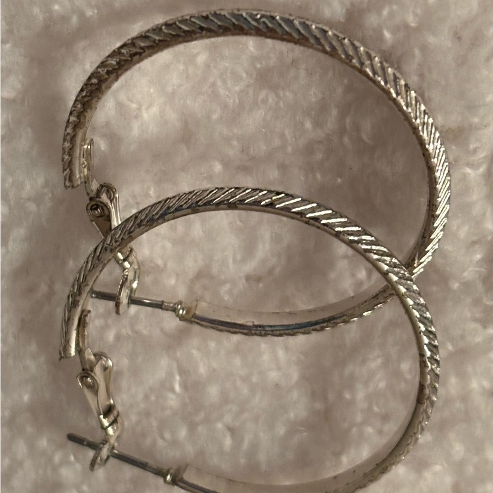 Random costume earring bundle - Picture 3 of 6